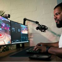 Веб-камера Logitech StreamCam Graphite (1080p Веб-камера Logitech StreamCam Graphite (1080p